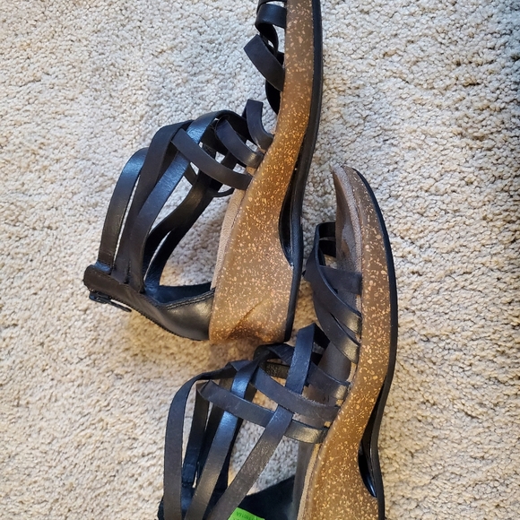 Ahnu Trolly Black Sandles Size 7 - Picture 3 of 5